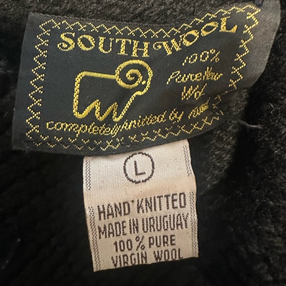 South Wool Hand Knittted Sweater 
Size L (slightly oversized fit for Women’s S) - Picture 6 of 6